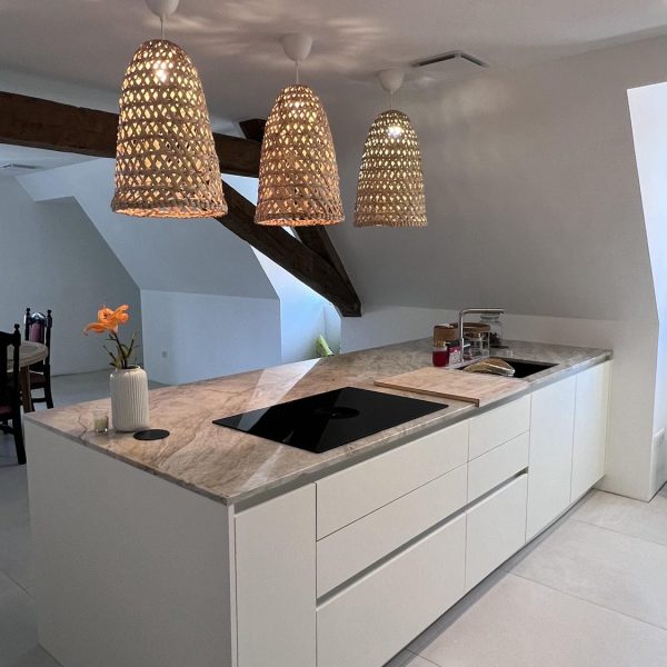 Cuisine à Bouxwiller 1 moderne et lumineuse avec rangements bien intégrés