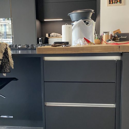 Meubles bas dissimulés offrant davantage de rangements